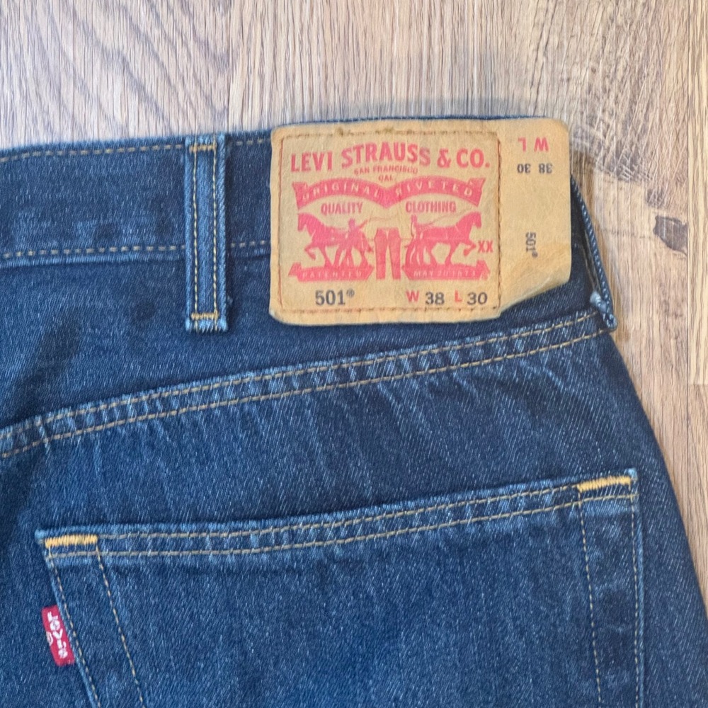 Levis 501 Original Fit Mens Dark Wash Indigo Button Fly Jeans 38x30 00501-0115 - Picture 3 of 6